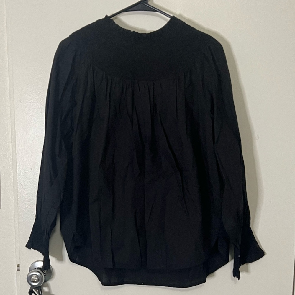 Free Assembly Black Top Sz M